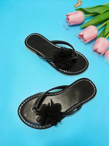 1 par de chanclas de moda negras para niños, sandalias planas antideslizantes para niñas, chanclas con decoración de flor de malla de una sola pieza, adecuadas para salidas de verano, ocio, vacaciones, fiestas en la playa, campus, eventos de boda, uso diario - Negro - Ver 7