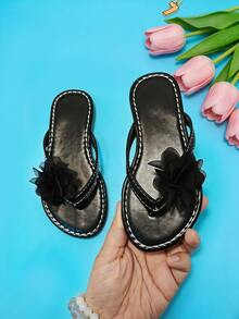 1 par de chanclas de moda negras para niños, sandalias planas antideslizantes para niñas, chanclas con decoración de flor de malla de una sola pieza, adecuadas para salidas de verano, ocio, vacaciones, fiestas en la playa, campus, eventos de boda, uso diario - Negro - Ver 6