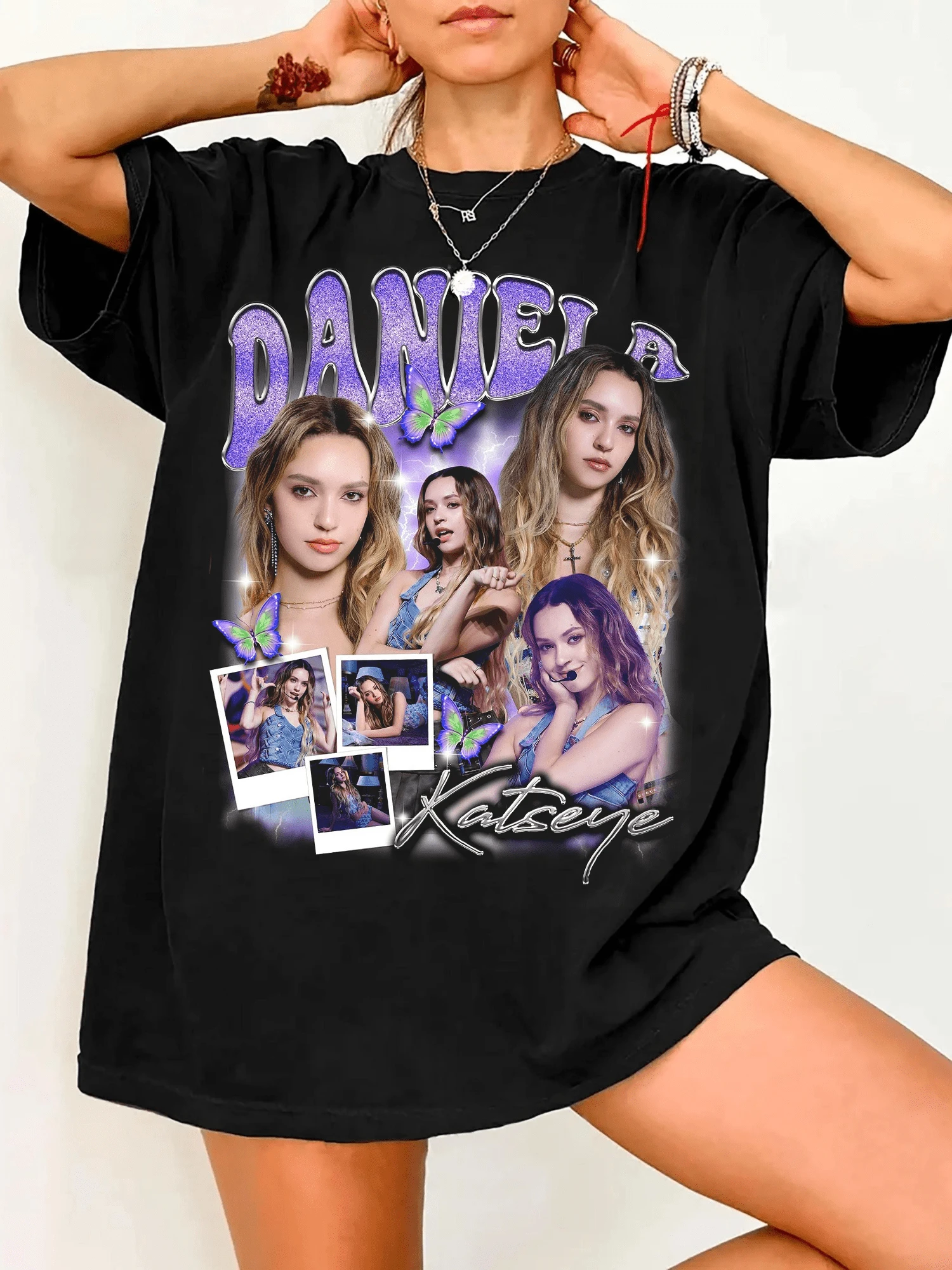 Retro Graphic T-Shirt By Daniela Katseye, Katseye Soft Is Strong Album Sweatshirt, Katseye Touch T-Shirt, Katseye Manon, Sophia, Daniela, Megan - 黑色 - 查看 1