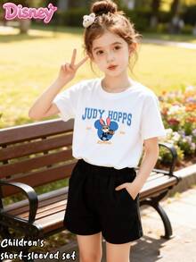 Disney Girls' Set, Featuring The Cute Print Of Judy From "Zootopia". It Consists Of A White Small Round-Neck T-Shirt Paired With Black Loose Shorts, Simple Yet Stylish, Refreshing And Versatile. Made Of Selected Pure Cotton Fabric, It Is Soft And Skin-Friendly, Comfortable And Breathable, Specially Designed For Spring And Summer Seasons. Whether It's For Daily Wear, Outdoor Sports, Or Out Door For Fun, The Top And Shorts Can Be Separated And Freely Matched. With Both Appearance And Practicality, It Is A Thoughtful Gift For Children. - trắng - Xem 1