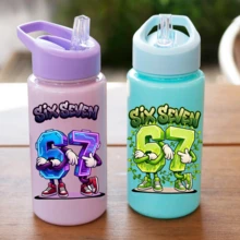 1 pieza Botella de agua de plástico para niños de 500ml (17oz) con patrón de 67 elementos, taza con pajita linda, mejor regalo para niños y niñas para volver a la escuela o graduación, botella de agua para deportes al aire libre, taza de dibujos animados para estudiantes universitarios - transparente - Ver 3