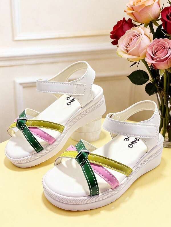 1 đôi dép xăng đan thời trang cho trẻ em, dép đế dày nhiều màu sắc cho bé gái, mềm mại, chống trơn trượt và chống mài mòn, thích hợp cho các chuyến đi chơi mùa hè, tiệc tùng, họp mặt, liên hoan, kỳ nghỉ, du lịch nghỉ dưỡng.