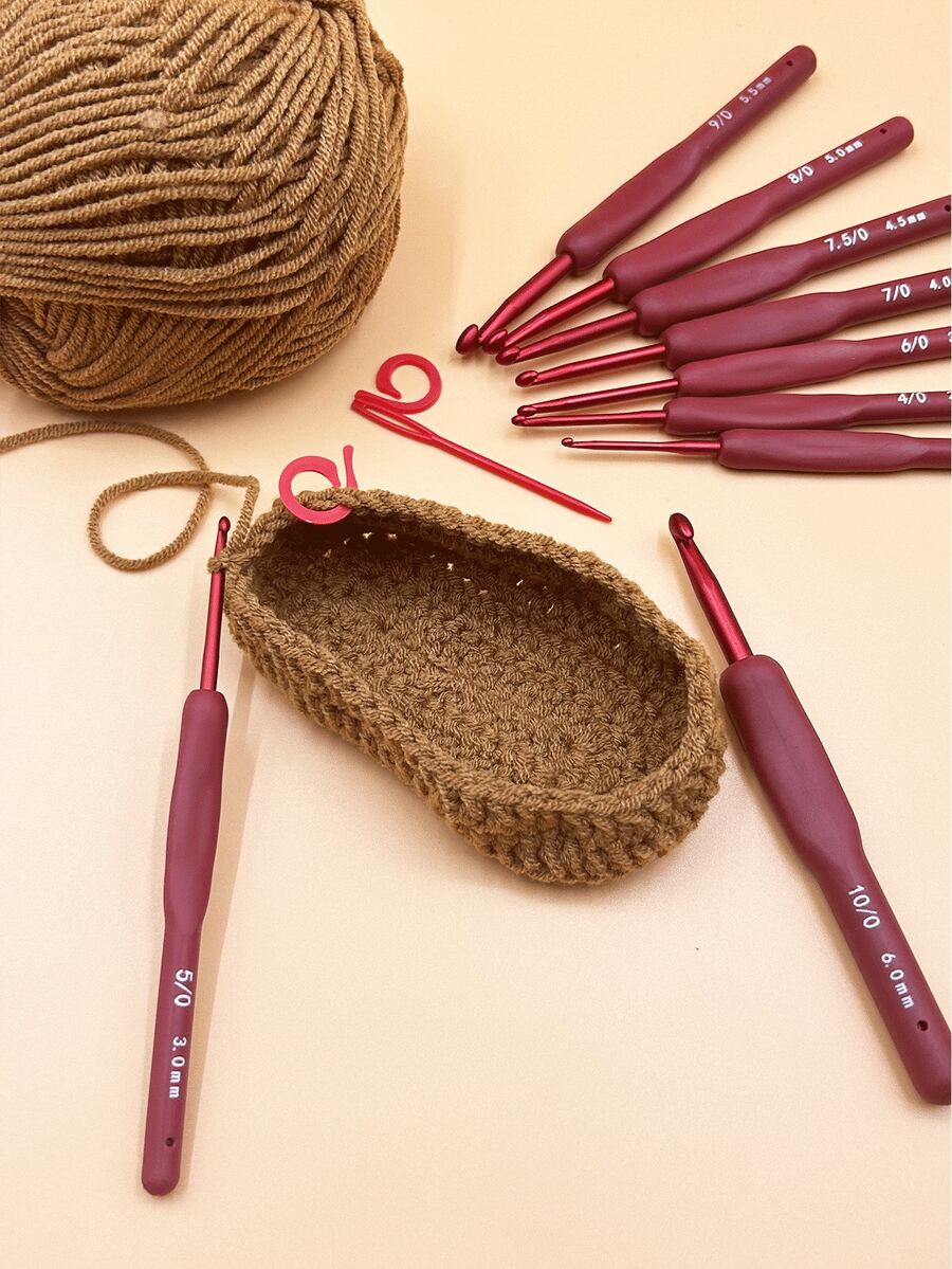 4pcs/Set Red Soft Handle Crochet Hook Set, 2.0mm-6.0mm Multi-Size Options, Non-Slip Comfortable Grip Crochet Hooks, Includes Yarn Needles And Stitch Markers, Suitable For DIY Knitting, Crocheting And Repair - Red Soft-handled Crochet Hook Set - View 1