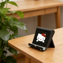 SANRIO Hello Kitty Kuromi Cinnamoroll My Melody süßer Cartoon Handyhalter für den Schreibtisch, universell einstellbarer und faltbarer Handy-Ständer für den Tisch, rutschfest und stabil für Tablets, Kawaii tragbarer Handyhalter in Taschengröße für Zuhause, Büro, Reisen und Videostreaming, niedliches Anime-Charakter-Design als Schreibtisch-Dekoration, leichtes Handy-Zubehör als perfektes Geschenk für Mädchen, Kinder, Studenten und Fans der Charaktere - 1 Stück zufälliger dekorativer Handyhalter mit Kätzchenmotiv - Übersicht 5