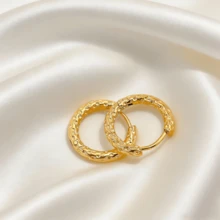 A Pair Of Embossed Gypsophila Delicate Classic Earrings - Yellow Gold - View 6