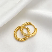 A Pair Of Embossed Gypsophila Delicate Classic Earrings - Yellow Gold - View 3