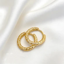 A Pair Of Embossed Gypsophila Delicate Classic Earrings - Yellow Gold - View 2