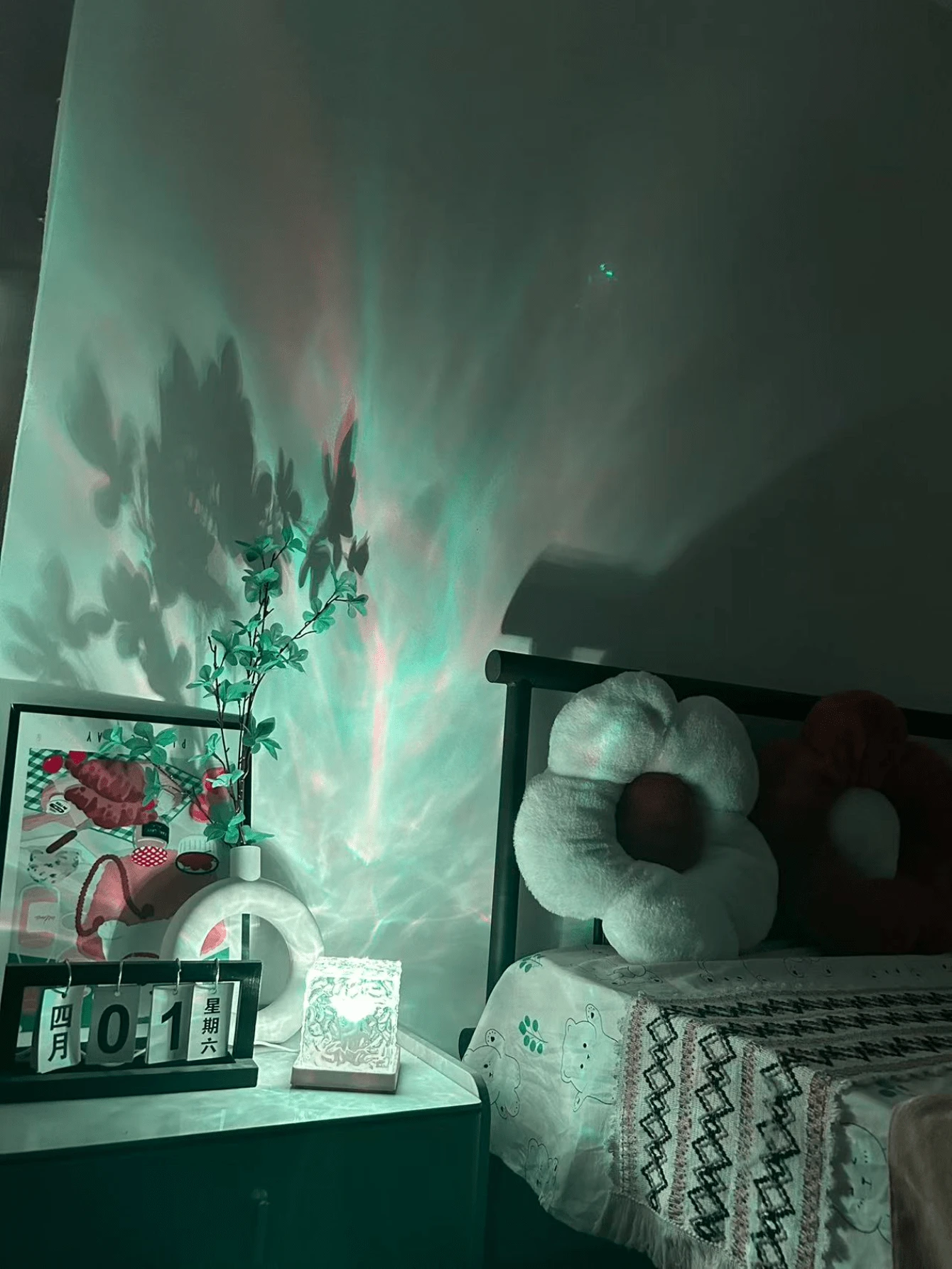 1pc 16-Color Aurora Wave Projection Lamp, With Touch/Remote Control, Glass Art Decor Lamp, LED Starry Sky Atmosphere Light, Small Book Light, KTV Stage Atmosphere Light, Suitable For Bedroom, Living Room, Holiday & Party Decoration, Gift - Multicolor - View 1