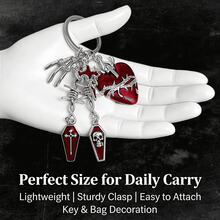 1 Stück Vintage roter Herz-Kreuz Metall Schädel einzigartiger Anhänger, gotischer Schädel handgemachter herzförmiger Sarg, Punk Rock Taschenbaumler, Gothic Stil Accessoire, geeignet für den täglichen Gebrauch, Halloween Geschenk, Gothic Subkultur Musikliebhaber Geschenk, cool, mysteriös, einzigartig, Nischengescenke für Mutter, Vater, Abschluss und Lehrer - Rot - Übersicht 6
