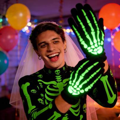 夜光围裙和手套套装 - 发光厨房配件，持久发光，适合万圣节派对、嘉年华、烧烤、主题庆祝活动和趣味烹饪