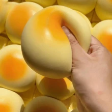 1 chiếc bánh mì mềm dẻo, giống thật, đồ chơi bóp giảm căng thẳng, mô hình trang trí bánh, đồ chơi độc đáo. - Xem 1