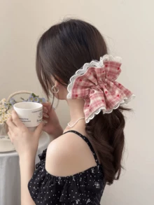 1 pezzo Scrunchie a forma di cuore a quadri rosso e bianco per donna, elastico per capelli ad alta elasticità, non lascia segni, adatto per primavera ed estate, vacanze, viaggi, fermacode per coda di cavallo, elastici per capelli, fasce elastiche per capelli, corde per capelli, elastici per capelli, festival, feste - Rosso e Bianco - Visualizzare 3