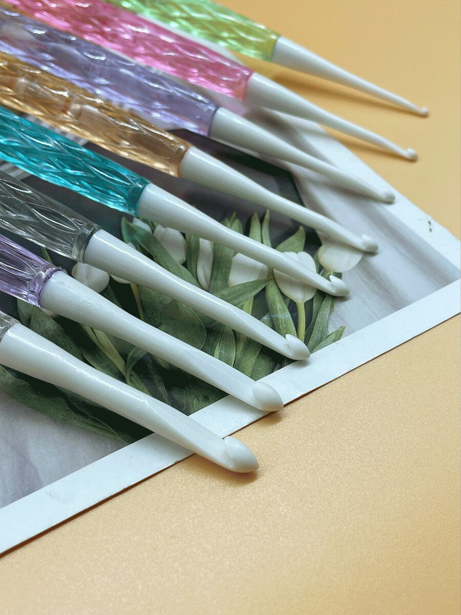 高品质水晶柄钩针套装,8支符合人体工学的钩针,色彩缤纷,造型可爱,适合DIY编织、娃娃制作、手工项目等。 - 水晶柄鉤針 - 查看 1