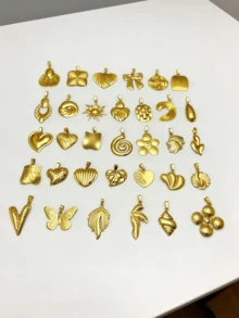 30件套混合镀金吊坠套装，时尚不锈钢心形、花朵、蝴蝶、海洋风格吊坠，可用于DIY项链、手链、耳环等首饰制作。 - 金色 - 查看 4