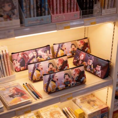1 K-Pop Demon Huntress Girl Group Pencil Case, Stationery Box, Large Capacity Oxford Cloth Three-Layer Pencil Case, Cartoon Girl Storage Bag, Boys, Middle And High School Students Pencil Case, Back To School Stationery Supplies. Washable, Very Suitable For Paperback Books, Ideal For Gardening And Art-Themed Books, Suitable For Book Lovers And Readers, Also A Must-Have Stationery For Back To School Season.