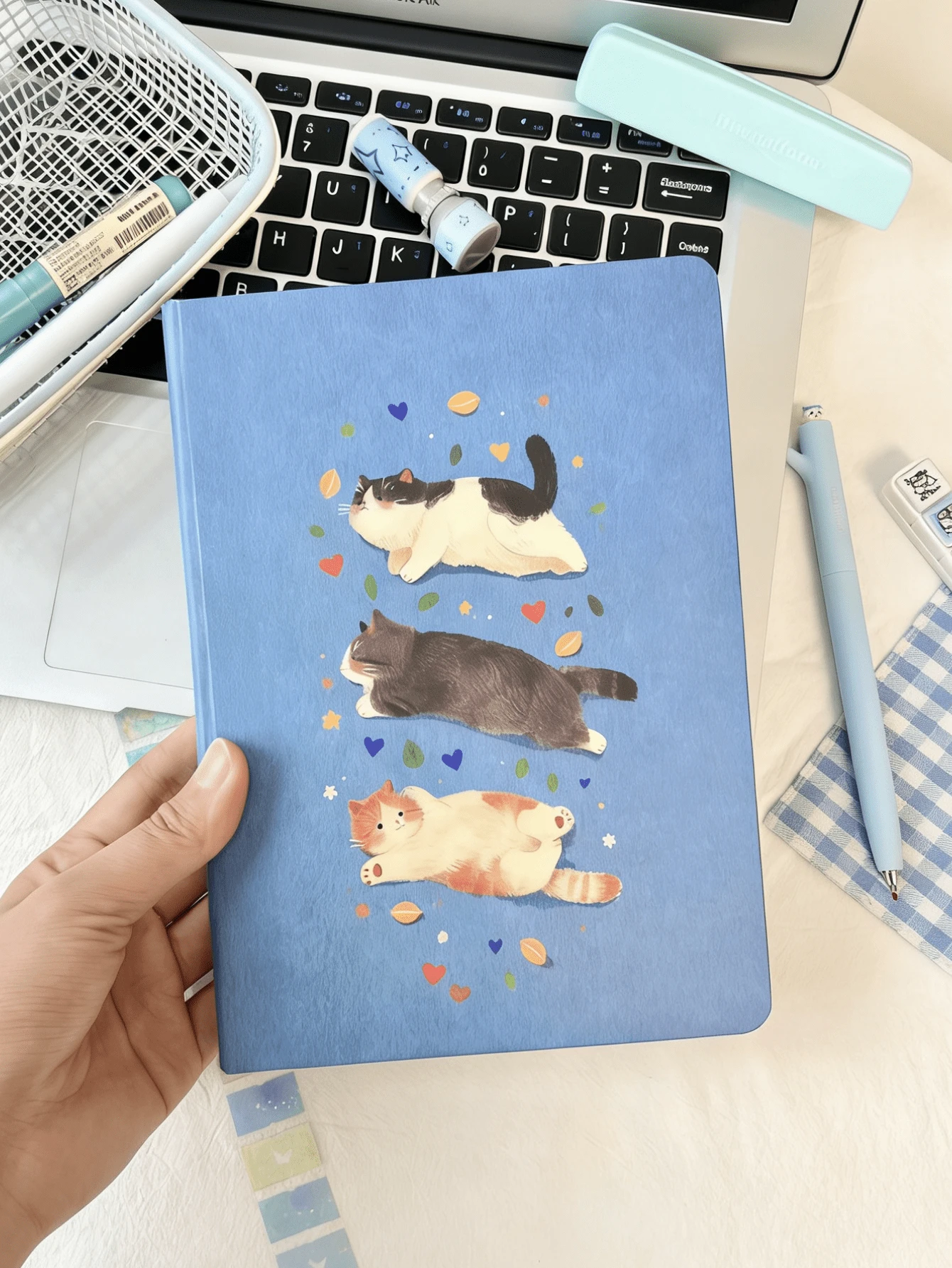 1 pieza Cuaderno en blanco tamaño A5 con diseño de 3 gatos, cuaderno de estudiante de alta calidad, bloc de notas grueso en blanco, artículos de papelería para estudiantes, suministros de aprendizaje, suministros de oficina, adecuado como regalo de cumpleaños o Navidad, esencial para volver a la escuela - Cuaderno de tres gatos - Ver 1