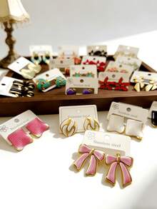 10 pares de pendientes de acero inoxidable chapado en oro de 18K, con diseños vintage de lazo francés, pentágono y floral. Pendientes hipoalergénicos adecuados para mujeres, parejas, vacaciones, citas, uso diario, fiestas, bodas, y también un gran regalo para familiares y amigos - Dorado - Ver 5