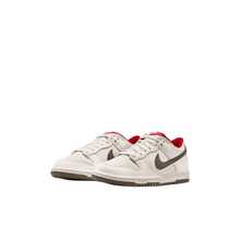Nike Women's Dunk Low Sneaker - 白色 - 查看 3