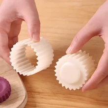 Khuôn làm bánh quy hình cánh hoa cầu - Khuôn ép bánh, dụng cụ làm bánh tại nhà. Khuôn bánh quy hình quả lê màu vàng, khuôn bánh quy nhân mứt chống dính. Thích hợp cho nhiều dịp lễ hội. - Xem 10
