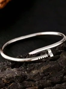 1 chiếc vòng tay đinh tán hình cỏ bốn lá thời trang dành cho nam, thích hợp để đeo hàng ngày, vòng tay trang sức chống thấm nước sành điệu. - vòng đeo tay - Xem 2