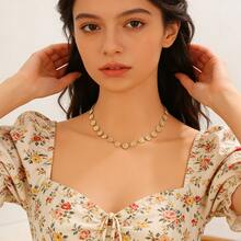 Bộ 4 món gồm dây chuyền, bông tai và vòng tay họa tiết hoa trắng tươi tắn và đáng yêu. - bộ bông tai dây chuyền vòng tay - Xem 7