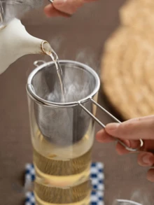 3件套/1件（小/中/大）不锈钢茶漏套装 - 圆形网球，适用于散茶、香料和炖菜调味 - 厨房必备工具，配有链条和挂钩，方便冲泡和浸泡，厨房用品，炖菜必备，送给家人、情人节、节日派对的礼物，厨房配件 - 彩色 - 查看 4
