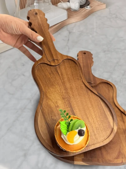 1/2 khay gỗ hình đàn guitar, khay đựng phô mai, khay phục vụ bữa sáng, khay trang trí tiệc, khay đựng bít tết, thích hợp để đựng bánh mì, đồ ăn nhẹ, trái cây, khay phục vụ đa năng, bền chắc, lý tưởng làm quà tặng cho chủ nhà, Ngày của Mẹ, họp mặt bạn bè, sử dụng ngoài trời.