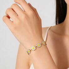 Bộ 4 món gồm dây chuyền, bông tai và vòng tay họa tiết hoa trắng tươi tắn và đáng yêu. - bộ bông tai dây chuyền vòng tay - Xem 9