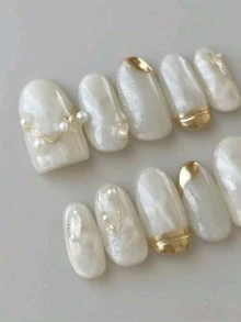 10片手工壓貼式橢圓假指甲，奢華奶白色貝殼紮染配珍珠金屬邊飾，可重複使用且不傷甲，適合女性、上班族、學生，適用日常佩戴、新娘、婚禮、約會，時尚配飾 - 金色 - 查看 2