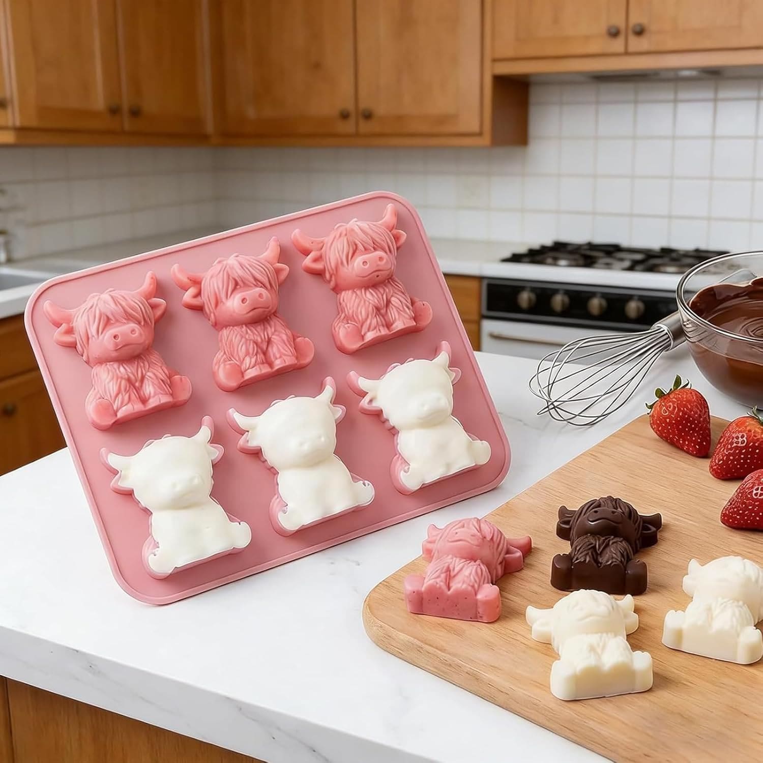 Reusable Silicone Tray In Mini Highland Cow 3D Design. Perfect For Whiskey, Cocktails And Coffee, Great For Party & Birthday Presents - 粉色 - 查看 1
