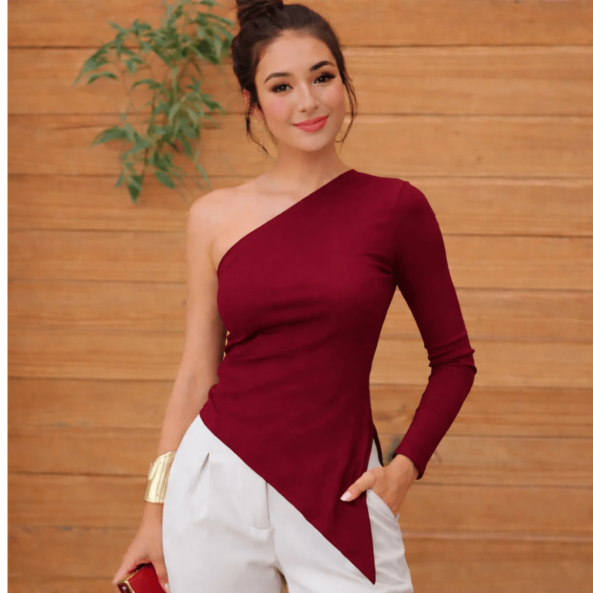 Women's One-Sleeve Blouse With Asymmetrical Ribbed Sleeves - Burdeos - Ver 1