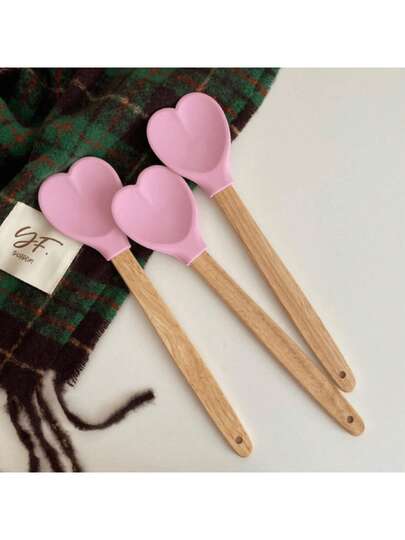 1 pieza Espátula de silicona con forma de corazón, cuchara de mango largo para hornear, raspador de silicona con mango de madera, cuchillo para mantequilla, cuchillo de silicona para mezclar pasteles, espátula resistente al calor y fácil de limpiar, utensilios de cocina para el Día de San Valentín, regalo adecuado para amantes de la cocina novio/novia
