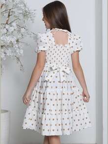 Girls' Junior Dress, Flared, Heart Print, Evangelical Style, Puff Sleeves, Defined Waist, Bow Back, Ruffle, Godet Skirt, Comfortable, Loose-Fitting, Lightweight, Delicate And Elegant Look, Suitable For Girls 10, 12, 14, And 16 Years Old, Teen Fashion, Party, Outing, Casual, Charming Look, Perfect Fit, Soft, Breathable Fabric, Secure Fit, Modern Design, Stylish Flared Dress, Elastic Back Detail, Adjustable Fit, Body-Shaped Tie, Exclusive Charm, Versatile Piece For Everyday And Special Occasions, Comfortable, Durable, High Quality, Impeccable Finish, Delicate Heart Print, Loose Fit, Natural Movement, Elegant Junior Clothing, Premium Girls' Flared Dress, Sophisticated Look, Comfortable, Lightweight, Fresh, Modern Princess Style, Highlight, Junior Wardrobe, Complete Look, Elegance, Comfort, Beauty, Practicality - 白色 - 查看 3