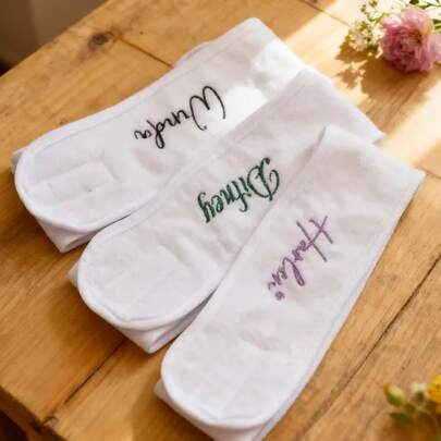 1 PIEZA Diadema de spa bordada personalizada con nombre personalizado, diadema suave para el cabello y el maquillaje para mujeres, diadema facial ajustable, diadema para el cuidado de la piel para lavarse la cara, envoltorio para la cabeza de spa cosmético, diadema de belleza con texto personalizado, regalo personalizado para damas de honor, regalo para despedida de soltera, regalo de cumpleaños para ella, accesorios de cuidado de la piel lindos, diadema de spa de baño, diadema de felpa suave, banda para el cabello de rutina de belleza, accesorios de maquillaje, regalo de fiesta de spa para niñas, regalo de fiesta de boda, incluye un lindo scrunchie para el cabello gratis