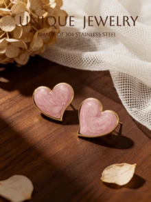 Boucles d'oreilles de la Saint-Valentin - Boucles d'oreilles en forme de cœur rouge - Convient aux femmes en violet, noir, blanc et rose. Boucles d'oreilles de style exagéré de grande taille. Fabriquées en acier inoxydable. Bijoux en forme de grand cœur. Cadeau de couple pour les fêtes. Accessoire de la Saint-Valentin pour elle. Assortiment de vêtements pour femmes. Cadeau de la fête des mères. Bijoux pour femmes, accessoires d'été - Boucles d'oreilles en forme de cœur - Voir 2