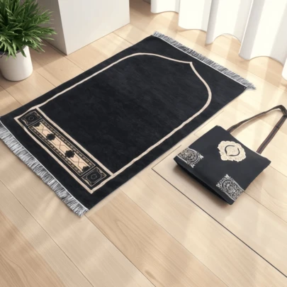 Thảm đen 70*110cm, tiện dụng và chống bám bẩn, thích hợp sử dụng trong nhà cho phòng khách và phòng ngủ.