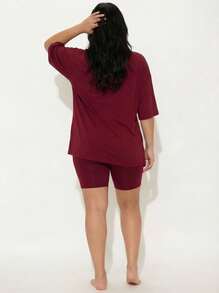 Snug League Conjunto feminino casual de camiseta e shorts em cor sólida com gola redonda, perfeito para o Natal. - Borgonha - Ver 2