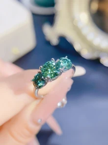 Vintage Moissanite Ring 925 Sterling Silver 4 Carat Round Green 3-Stone Design, Romantic Engagement Jewelry, Anniversary Ring & Sweet Gift For He - 4克拉 (1ct+2ct+1ct) - 查看 2