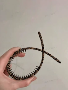 1pc Handmade Leopard Print Fabric Headband, Non-Slip Hair Clip With Teeth, Retro Headpiece For Women Travel Accessories Hair Band Diadema Hair Hoop - Multicolor - View 2