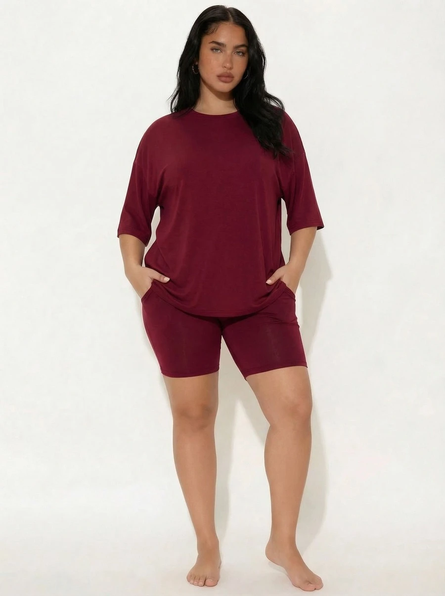 Snug League Conjunto feminino casual de camiseta e shorts em cor sólida com gola redonda, perfeito para o Natal. - Borgonha - Ver 1