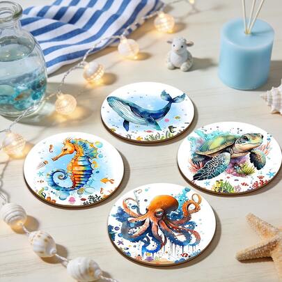 Bộ 1 đế lót ly bằng gỗ tròn, với tông màu xanh dương và trắng tươi mát cùng đế chịu nhiệt. Chúng chắc chắn và chịu nhiệt, dùng cho cốc cà phê và trà, kết hợp phong cách tối giản hiện đại và Địa Trung Hải. Đây là món quà tân gia độc đáo, dễ dàng vệ sinh và cất giữ, mang lại niềm vui và sự thư giãn cho giờ trà chiều của bạn.