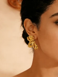 一对时尚优雅的不锈钢花朵耳环。适合女性在各种场合佩戴，例如日常生活、派对/节日、音乐节、旅行、度假、海滩、日光浴等等。也可以作为节日和生日礼物送给朋友。 - 多色 - 查看 7