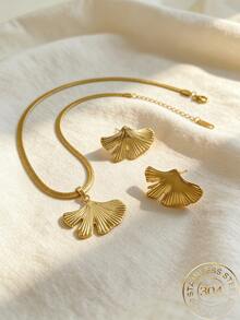 Women's Gold Flower Necklace, Elegant Floral Petal Textured Jewelry, Vintage Gold-Plated Necklace, Suitable For Party, Wedding And Daily Wear - Multicolor - View 3