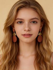 一对焦糖棕色编织圆盘软陶耳环，金属对比，甜美又酷炫，小众设计，适合学生日常佩戴，也适合春日郊游、闺蜜旅行、生日派对、音乐节等场合，甜美又酷炫/性感女孩/复古风格。 - 棕色 - 查看 9