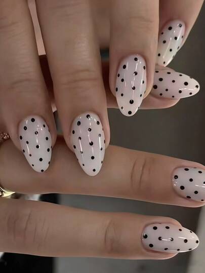 24pcs Black Polka Dot Nail Patches, Short Almond-Shaped Nail Set, Includes 1 Adhesive Tab And 1 Mini Nail File, Suitable For Daily Wear.