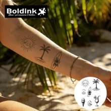 Boldink 2张夏日度假风临时纹身贴纸，防水，可持续1-2周，植物配方，温和亲肤，是海滩旅行、度假装扮的理想之选，也是女孩夏季礼物的完美选择。 - 黑色 - 查看 6
