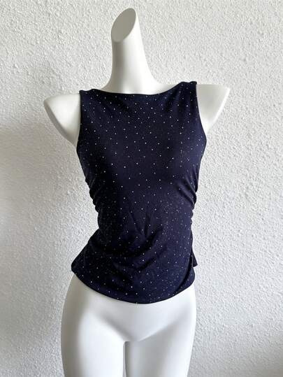 一件亮面针织镂空吊带背心，适合约会、婚礼、度假、生日派对等各种场合，四季皆宜。