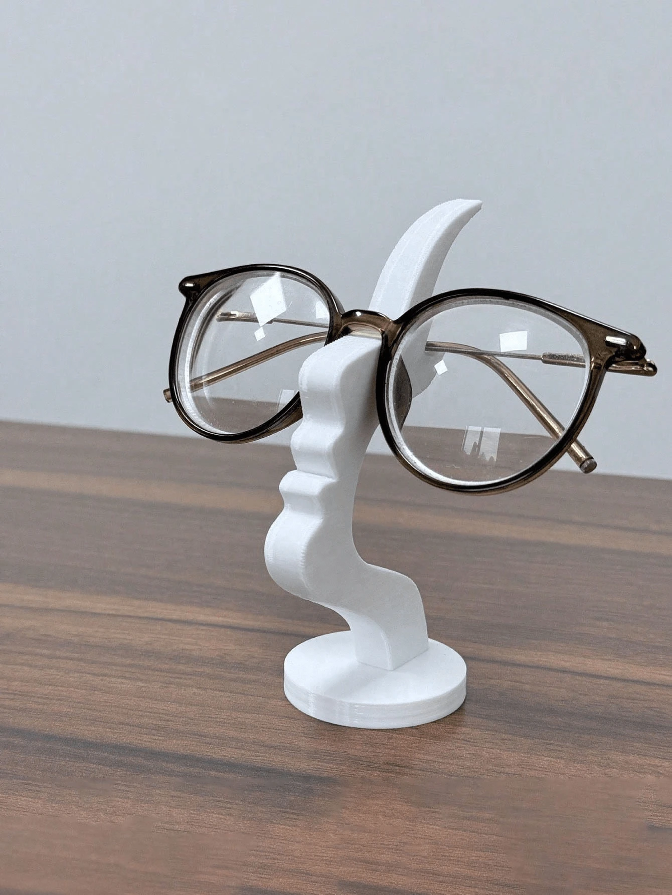 1pc Unique Curved Eyeglasses Stand - Practical Minimalist Black Design, Plastic Material, Suitable For Living Room,Office, Or As A Gift For Family And Friends, Enhances Desk Or Nightstand Decor, , Minimalist Design, Halloween.Back-To-School Season