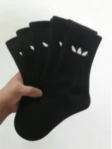 黑色