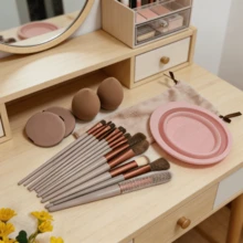 Bộ cọ trang điểm 19 món gồm cọ trang điểm màu trà sữa, cà phê và các loại cọ khác, thích hợp cho người mới bắt đầu trang điểm, bộ dụng cụ làm đẹp, quà tặng Ngày của Mẹ, mùa cưới, bộ trang điểm đầy đủ bao gồm cọ tán phấn mắt lông mềm, cọ má hồng, cọ tạo khối, cọ che khuyết điểm, cọ phấn phủ dạng bột và hộp đựng cọ. - Bộ cọ trang điểm 19 món - Xem 6